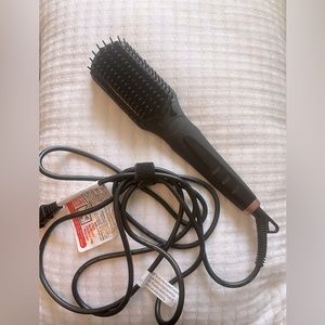 Amika Polished Perfection Straightening Brush ❤️